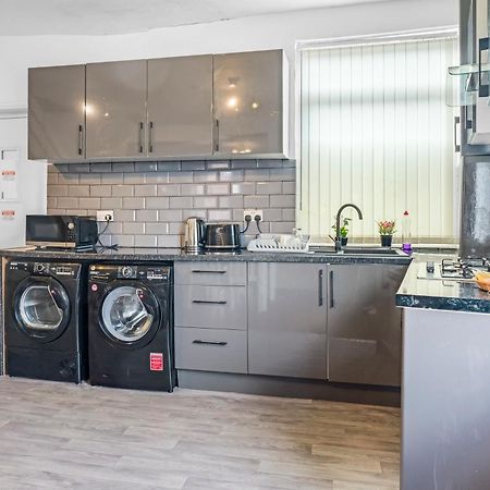 Rochdale 3 Bedroom House 2 Bath With Free Parking Sleeps 7 외부 사진