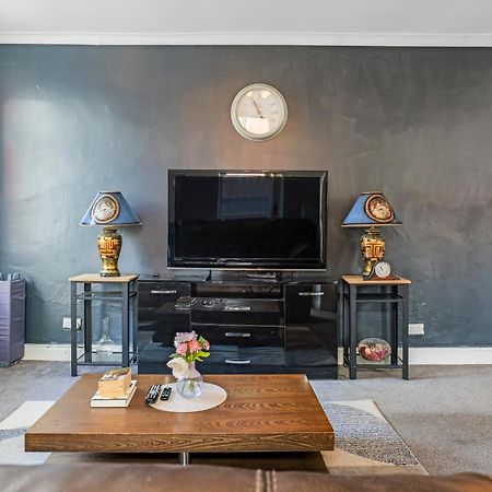 Rochdale 3 Bedroom House 2 Bath With Free Parking Sleeps 7 외부 사진