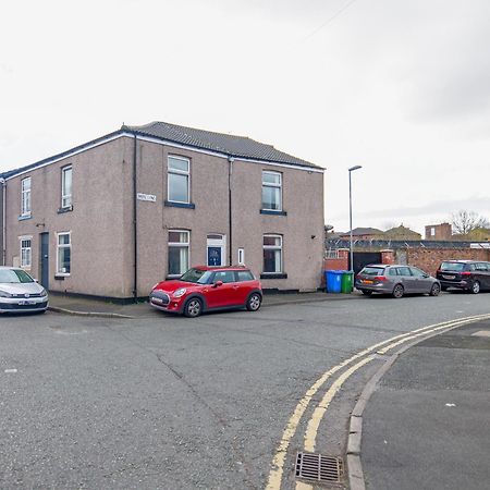 Rochdale 3 Bedroom House 2 Bath With Free Parking Sleeps 7 외부 사진