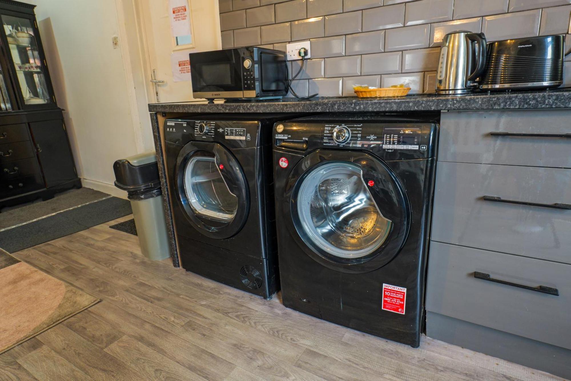 Rochdale 3 Bedroom House 2 Bath With Free Parking Sleeps 7 외부 사진