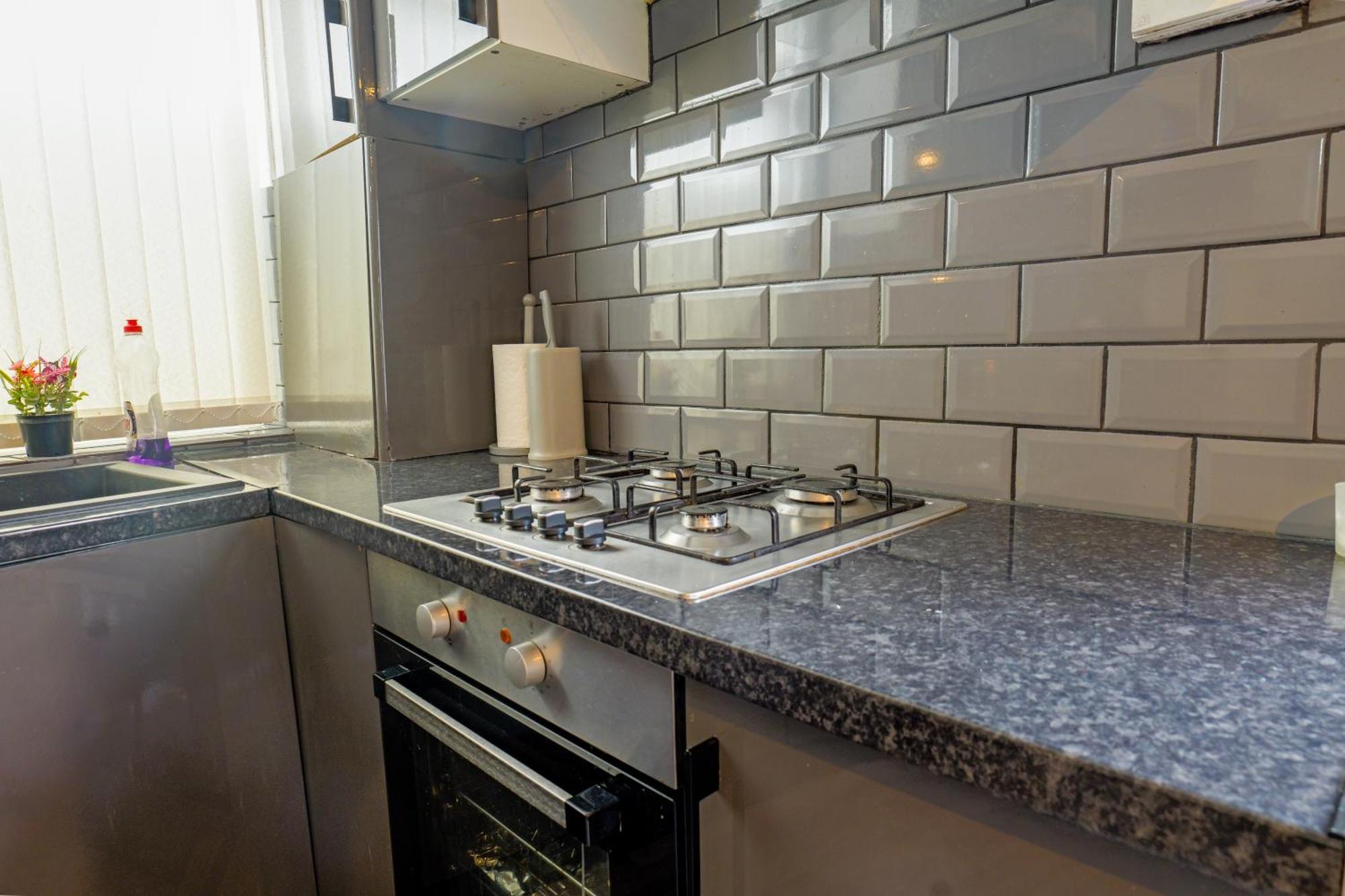 Rochdale 3 Bedroom House 2 Bath With Free Parking Sleeps 7 외부 사진