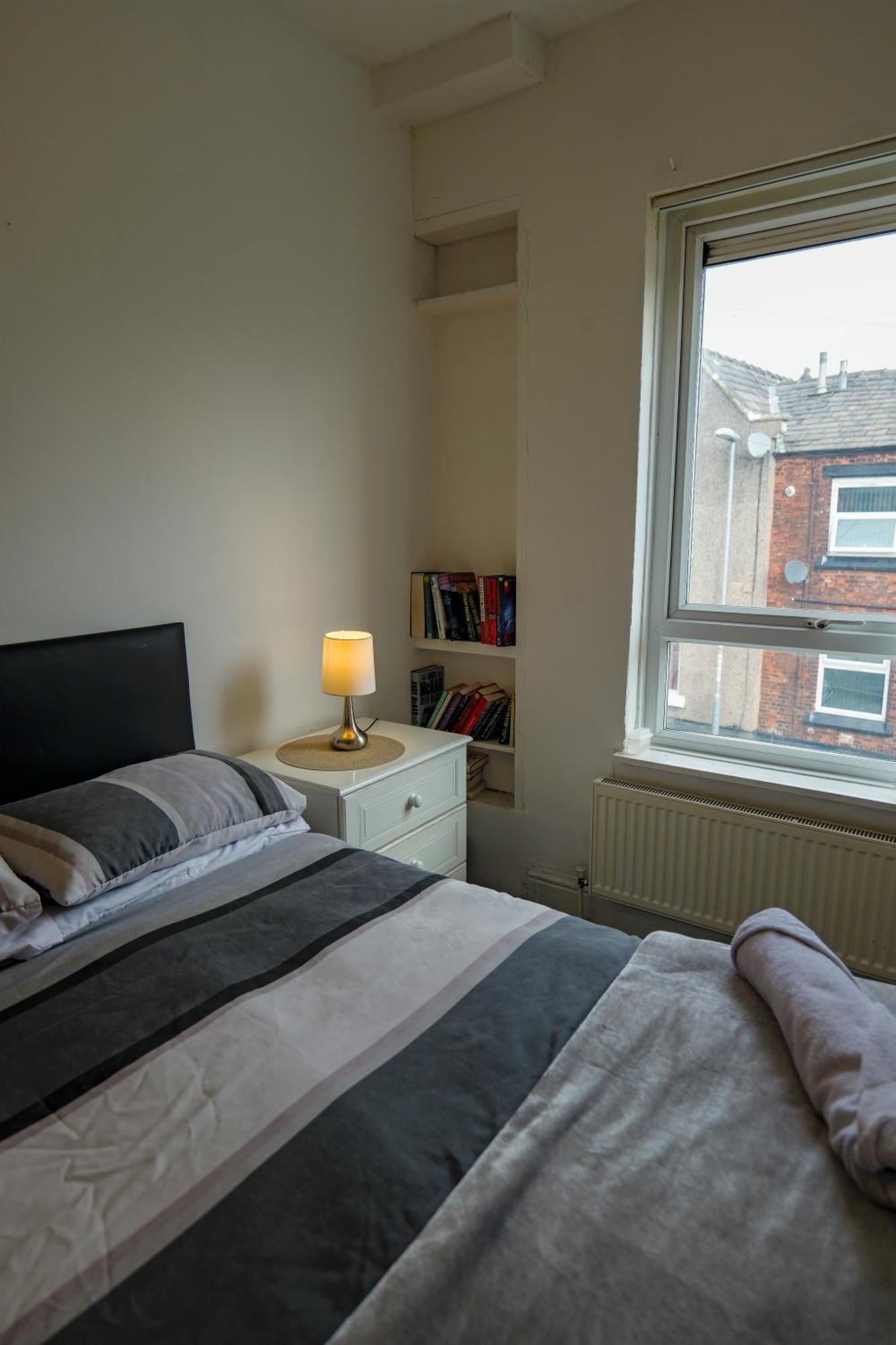 Rochdale 3 Bedroom House 2 Bath With Free Parking Sleeps 7 외부 사진