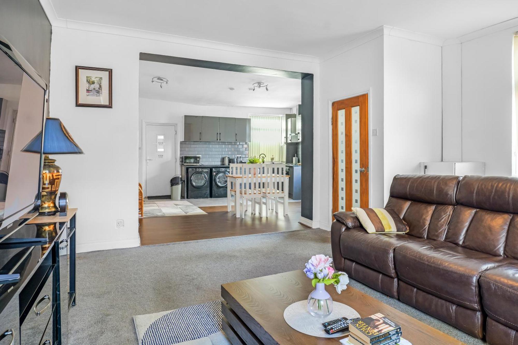 Rochdale 3 Bedroom House 2 Bath With Free Parking Sleeps 7 외부 사진