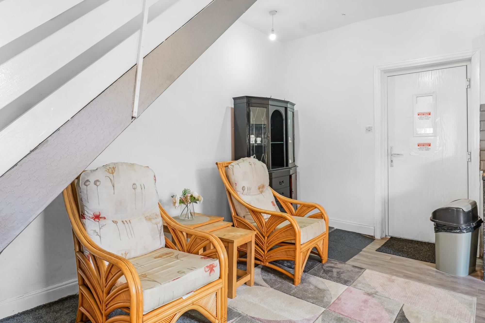 Rochdale 3 Bedroom House 2 Bath With Free Parking Sleeps 7 외부 사진