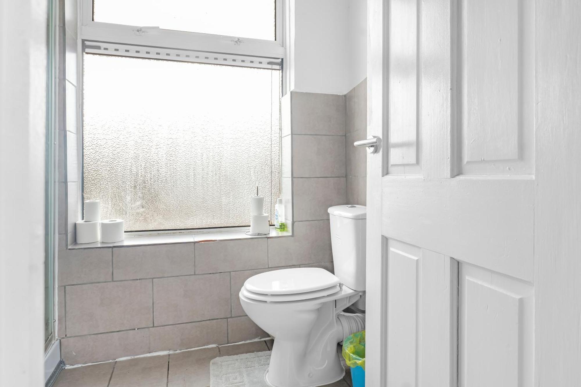 Rochdale 3 Bedroom House 2 Bath With Free Parking Sleeps 7 외부 사진